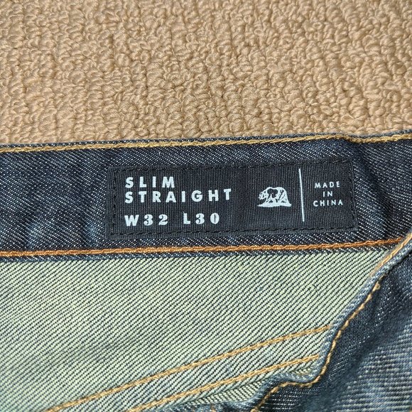 Bullhead Denim Co. Blue Jeans. Five pockets design with a Retro Wrangler Look. - Picture 5 of 5